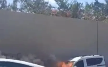 بالفيديو - احتراق سيارة  على طريق انفاق المطار باتجاه بيروت وزحمة سير خانقة في المحلة