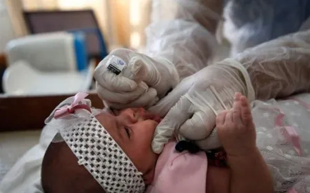 تسليم 1.2 مليون لقاح لغزة.. و400 ألف بالطريق |