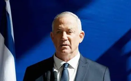 معركة طويلة".. غانتس يهددّ: " الجهود العسكرية ستتحول نحو الشمال"