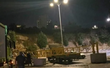 الاحتلال ينصب بوابة جديدة قرب جسر بيت كاحل؛ لإحكام إغلاق مدينة الخليل