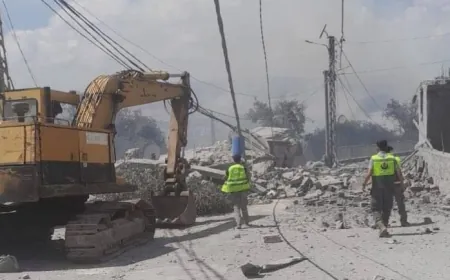 آثار الغارة على مركبا