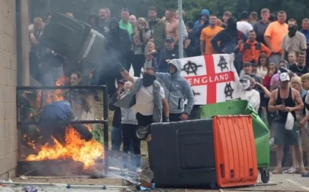 خلال أعمال شغب معادية للمسلمين... السجن لرجل أضرم النار بفندق في بريطانيا