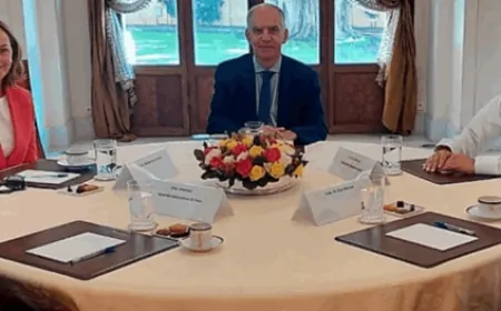 اللجنة الخماسية اجتمعت في قصر الصنوبر