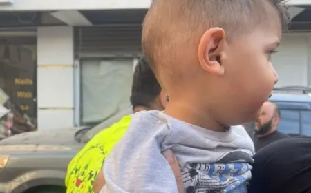 تعميم لصورة طفل تائه في موقع الغارة في الضاحية