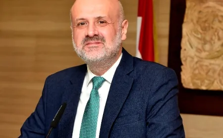 يعقد وزير الداخلية والبلديات في حكومة تصريف الأعمال القاضي بسام مولوي اجتماعاً استثنائياً لمجلس الأمن الداخلي المركزي، الثانية عشرة من ظهر غد السبت في مكتبه في الوزارة، في ضوء التطوّرات المستجدة، وستكون لمولوي كلمة بعد الاجتماع