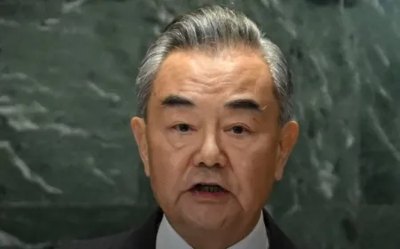 وزير الخارجية الصيني:   ‏- على المجتمع الدولي أن يبادر ويرسل رسالة واضحة بضرورة وقف الحرب والتصعيد 