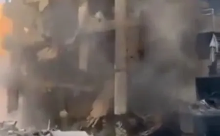 بالفيديو - سماع صرخات إستغاثة من تحت أنقاض الأبنية التي دمرها العد.و الإسرائيلي في  ‎الضاحية_الجنوبية لـ ‎بيروت