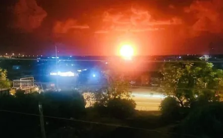 من اثار انفجار صاروخ في محطة الغاز في بحر طنطورة قضاء حيفا