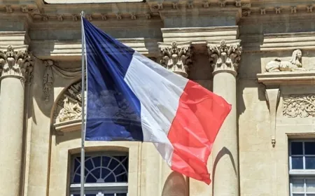 فرنسا توصي رعاياها المقيمين في إيران بمغادرتها مؤقتاً