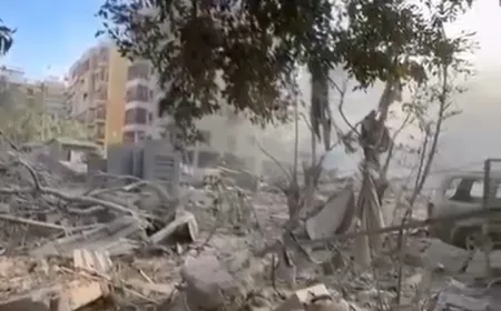 بالفيديو - دمار واسع وكبير في منطقة سان تيريز بالعاصمة اللبنانية بيروت جراء غارات الاحتلال المكثفة الليلة.