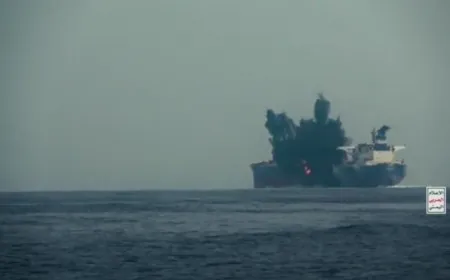 بالفيديو -مشاهد استهد.ا.ف السفينة البريطانية (CORDELIA MOON) النفطية البريطانية بزورق مسير في البحر الأحمر