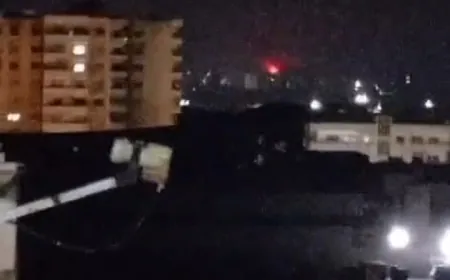 بالفيديو - غارة على محيط حمص