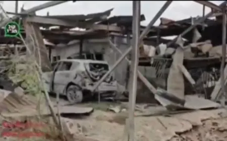 بالفيديو - مشاهد من مكان سقوط الصاروخ في ضواحي تل أبيب.