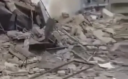 بالفيديو -انهيار مبنيين متلاصقين بداخلهما المكتبة العلمية في حارة حريك