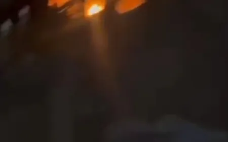 بالفيديو - سماع صوت انفجار نتيجة اشتعال حريق داخل أحد طبقات المبنى المستهدف في منطقة النويري