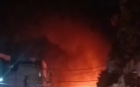 بالفيديو - غارة إسرائيلية استهدفت سوق النبطية