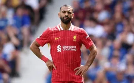 مدرب ليفربول يستعين برونالدو وميسي لإبقاء صلاح