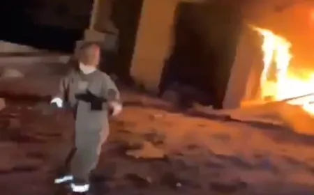 بالفيديو -غارة بالقرب من مسجد البشير في تول