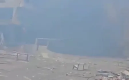 بالفيديو - بعد 20 دقيقة من إنذارها.. جيـ..ـش العـ...دو يقصـ ـف مبنى مؤلف من ٤ طبقات في طيردبا الجنوبية