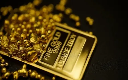 الذهب فوق مستوى 2700 دولار للأونصة