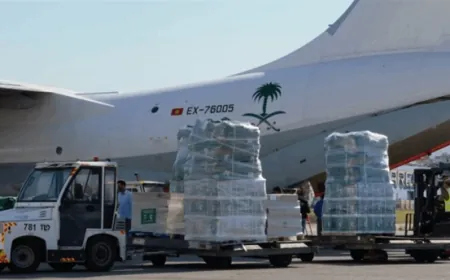 وصول طائرة مساعدات سعودية تتضمن مواد غذائية وإغاثية وأدوية