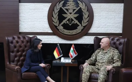 استقبل قائد الجيش العماد جوزاف عون في مكتبه في اليرزة وزيرة الخارجية الألمانية Annalena Baerbock بحضور السفير الألماني في لبنانKurt Georg Stoeckl-Stillfried، وتناول البحث الأوضاع العامة في البلاد، وسبل دعم الجيش لمواجهة التحديات الراهنة.