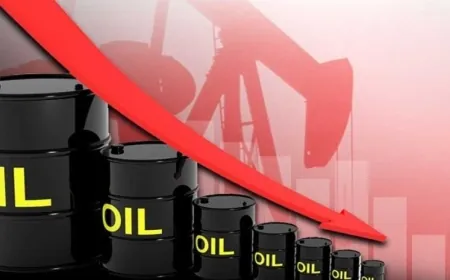 النفط يتراجع وسط تذبذب المخاطر السياسية في الشرق الأوسط