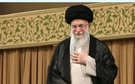 "إكس" توقف حساب خامنئي بعد منشور بالعبرية