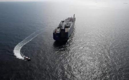 هيئة بريطانية تتلقى تقريراً عن انفجارين قرب سفينة قبالة ذباب اليمنية