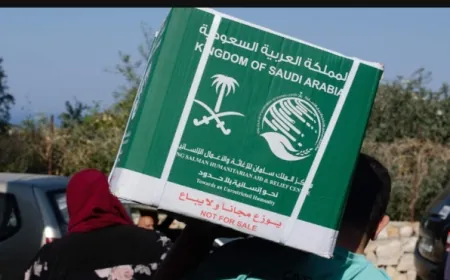 مركز الملك سلمان للإغاثة والاعمال الإنسانية يوزع المساعدات الإغاثية على العائلات النازحة