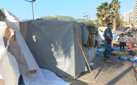إزالة الخيم المتبقّية على كورنيش الرملة البيضاء بعد تأمين أماكن إيواء بديلة للنازحين
