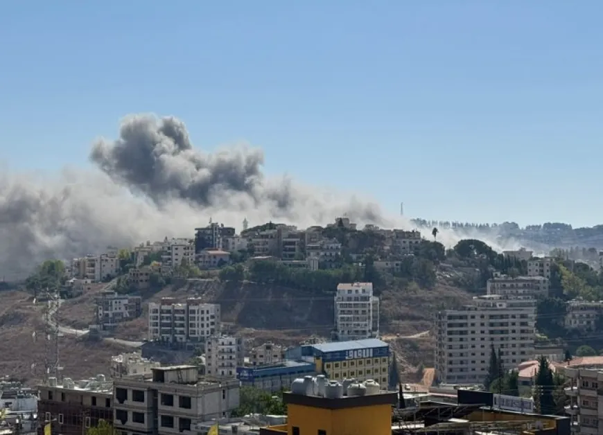 غارة إسرائيلية عنيفة على حي الراهبات في ‎النبطية في ‎جنوب_لبنان