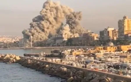 غارات إسرائيلية عنيفة تستهدف مدينة صور جنوبي ⁧‫لبنان‬⁩