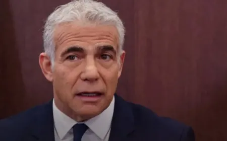 زعيم المعارضة الإسرائيلية يائير لابيد:  أدعو إلى النزول للشارع والاحتجاج ضد إقالة غالانت