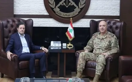 قائد الجيش بحث والمكاري في الأوضاع العامة