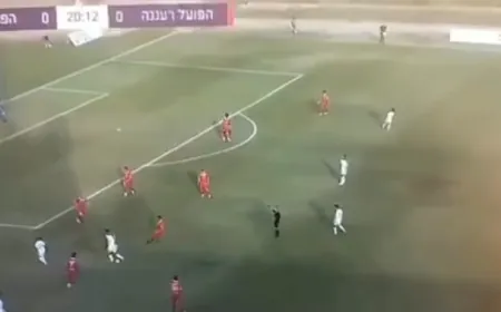 بالفيديو_إيقاف مباراة كرة قدم وهروب اللاعبين في مستوطنة "كفار سابا" بسبب تفعيل صافرات الإنذار