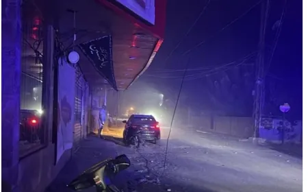 سيارات الإسعاف تهرع الى المكان المُستهدف في مدينة ‎صور