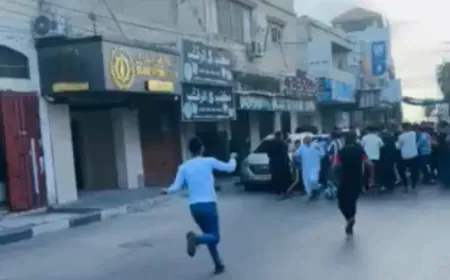 بالفيديو- عاجل إسقاط طائرة حربية ونزول الطيار الذي قصف المدنيين الفلسطينيين بالمظلة في وسط غزة