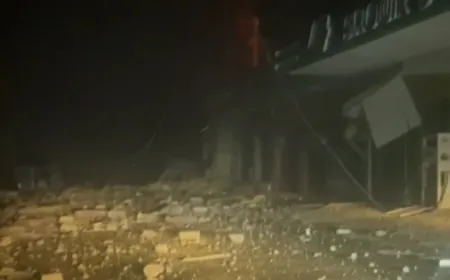 بالفيديو _ آثار الدمار بعد الغارة  الإسرائيلية التي استهدفت منطقة المساكن في صور