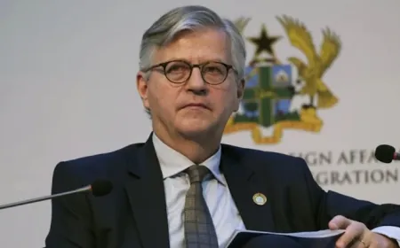 لاكروا تفقد اليونيفيل: نتضامن مع حفَظَة السلام