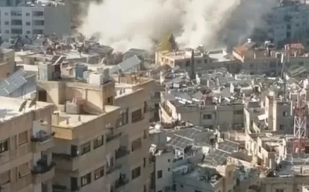 بالفيديو - الغار.ة الإسرا. ئيلية التي استهدفت بناء سكني في منطقة "قدسيا"بريف دمشق