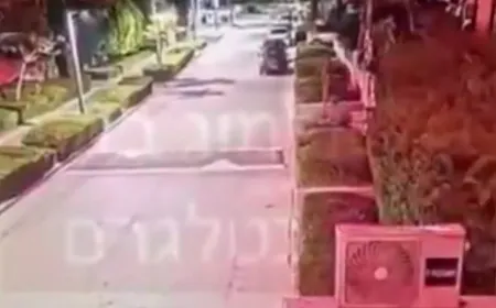 بالفيديو_لحظة سقوط قنابل مضيئة على منزل نتنياهو في قيسارية!