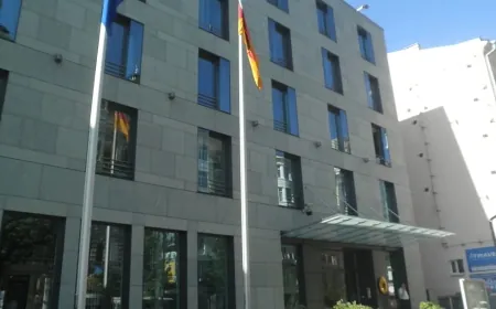 السفارة الألمانية في كييف تعمل بطاقة محدودة