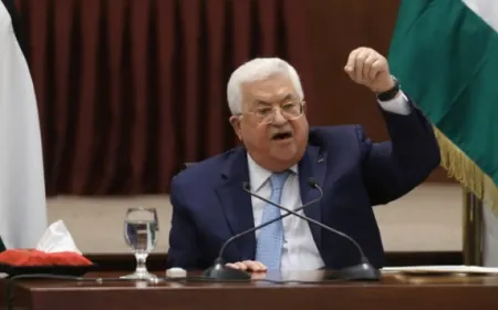 "هآرتس" عن الإعلان الدستوري لمحمود عباس: ضغوط استقالة ومنع حرب خلافة