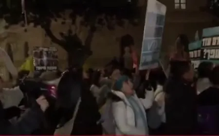 مئات المتظاهرين يطالبون نتنياهو بإنجاز صفقة تبادل الأسرى بعد توقيع اتفاق وقف إطلاق النار مع ‎لبنان