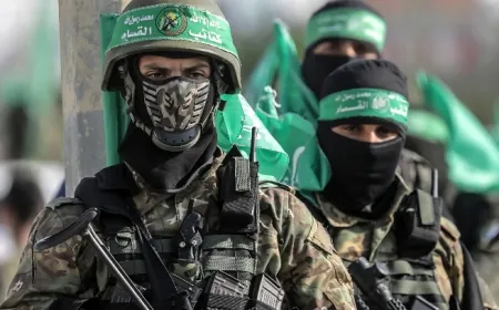 كتائب_القسام: استهدفنا مرة أخرى بقذيفة آر بي جي عددا من الجنود المصابين فور خروجهم من الدبابة بمنطقة المفتي