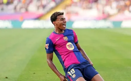 لامين يامال يخطف الأضواء بحذائه المزيّن بإسم ميسي