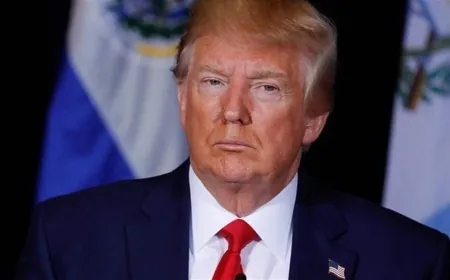 ترامب يحذر دول مجموعة بريكس من استبدال الدولار