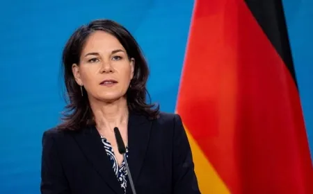 وزيرة الخارجية الألمانية اتهمت الصين بتزويد روسيا بأسلحة
