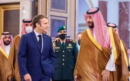 وصل الرئيس الفرنسي إيمانويل ماكرون إلى السعودية,